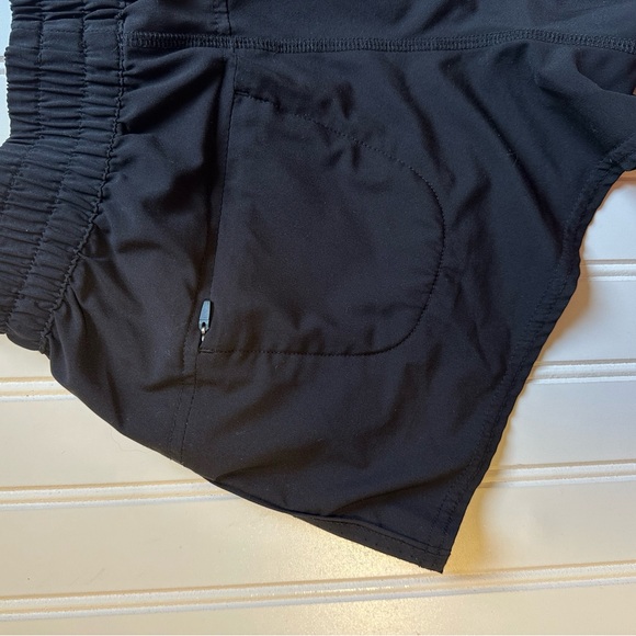 Vuori Dash Shorts - Picture 4 of 9